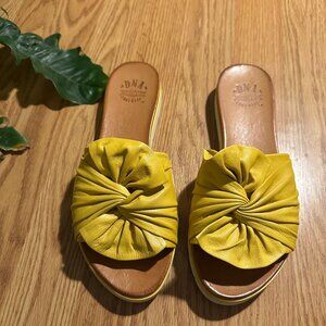 DNA Footwear Sandal Size 41 NWT